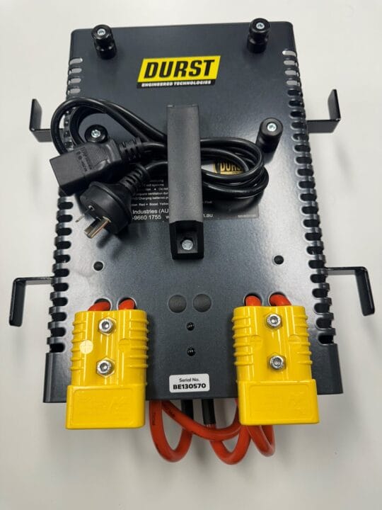 BCD-12120B 12 Volt 120 amp charger / power supply includes 2 x 3 metre cables - Image 2