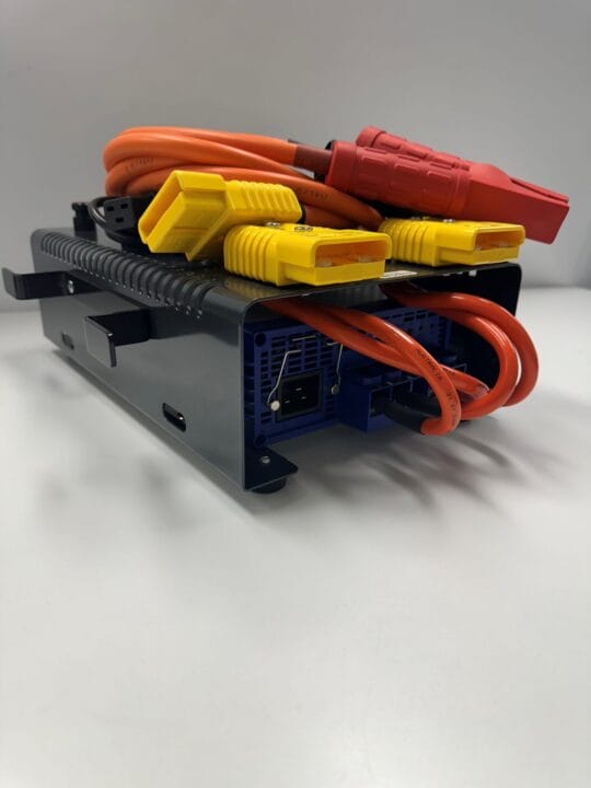 BCD-12120B 12 Volt 120 amp charger / power supply includes 2 x 3 metre cables